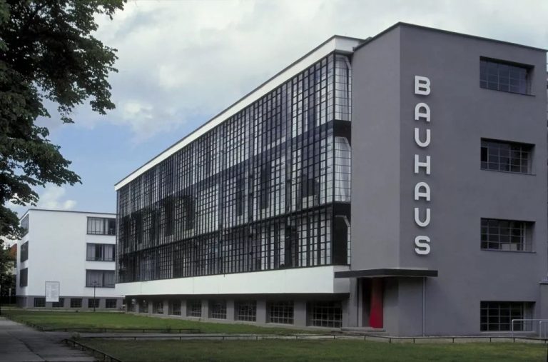 Bauhaus: Redefining Modern Art and Design in Weimar Germany 